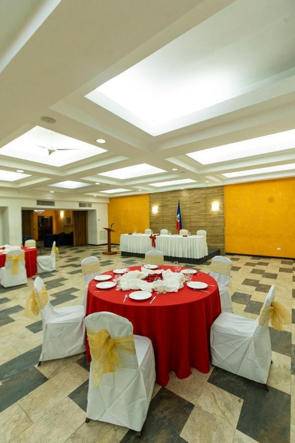 Le Plaza Hotel بورت أو برنس المظهر الخارجي الصورة