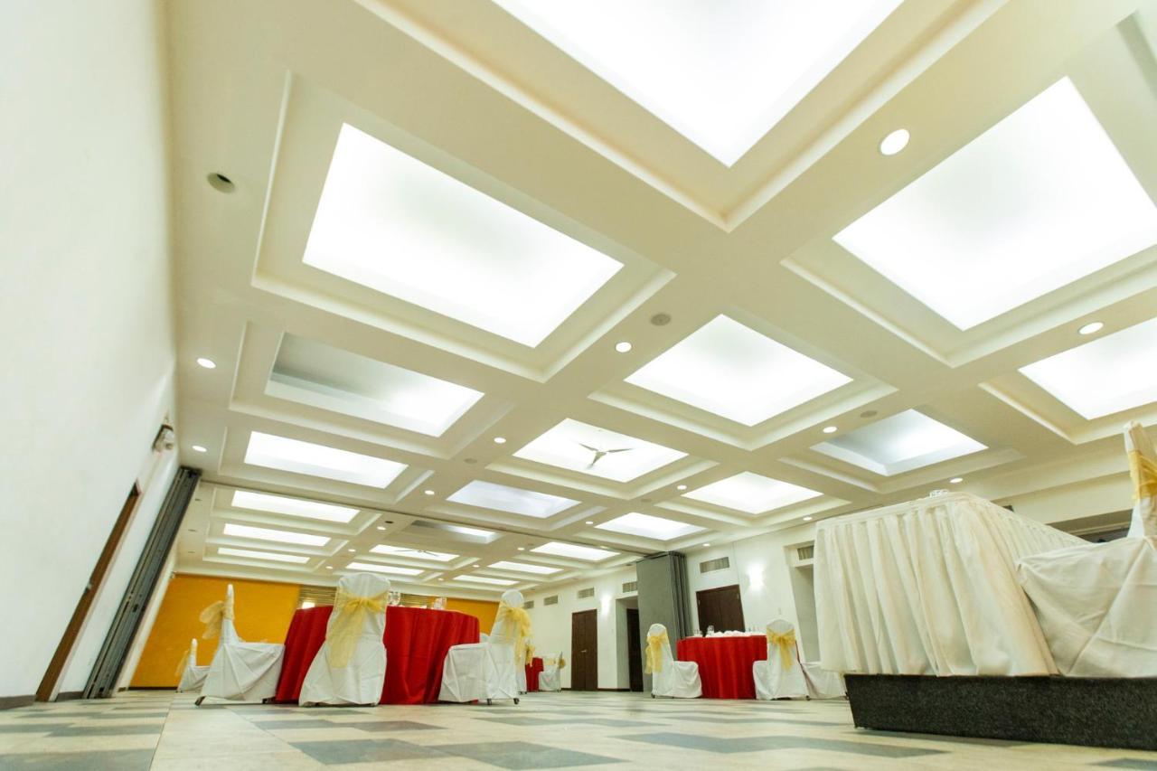 Le Plaza Hotel بورت أو برنس المظهر الخارجي الصورة